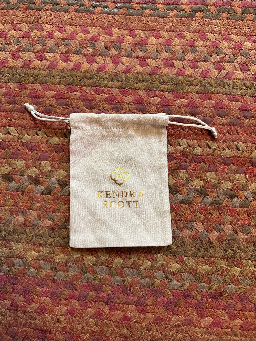 Kendra Scott Cream Drawstring Jewelry Pouch with Gold Logo